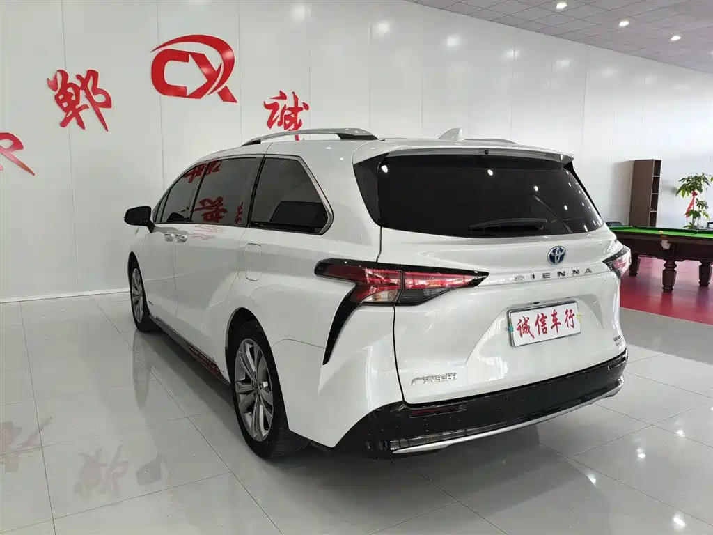 Toyota Sienna 2023 — фото 6