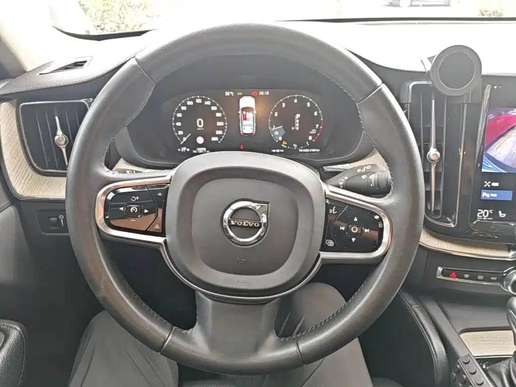 Volvo XC60 2020 — фото 11