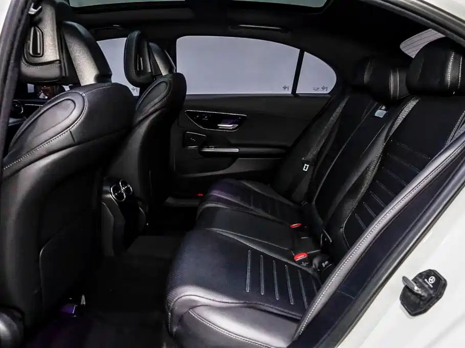 Mercedes-Benz C-Class 2023 — фото 9