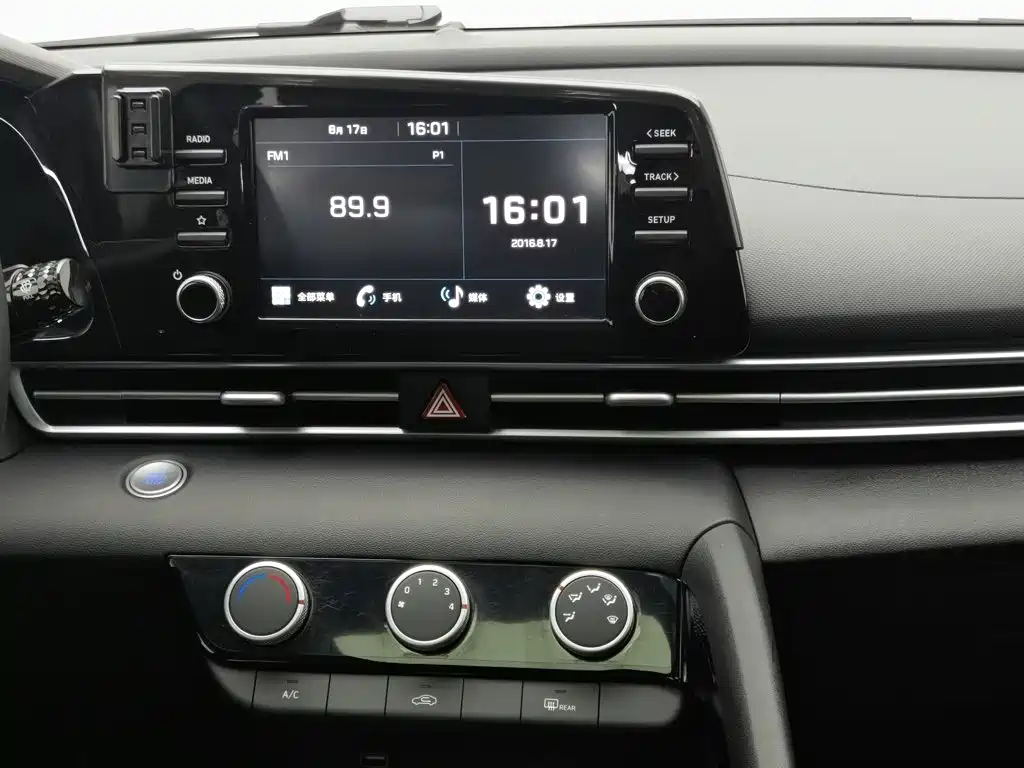 Hyundai Elantra 2024 — фото 12
