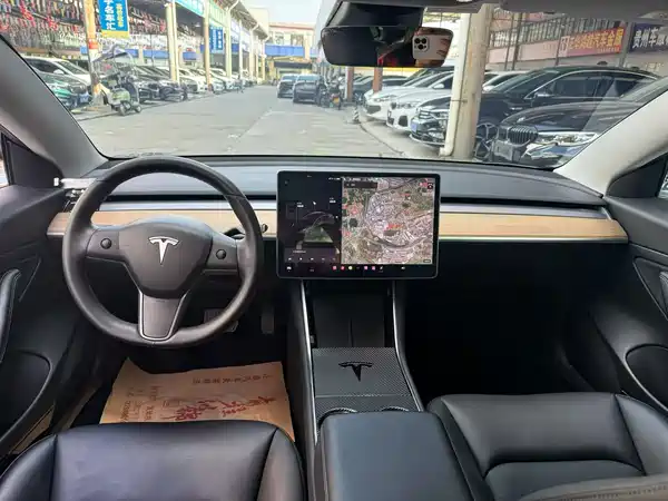 Tesla Model 3 2020
