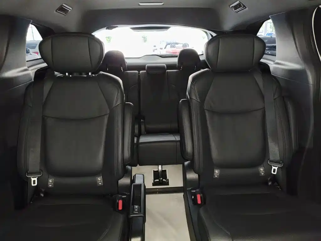 Toyota Sienna 2023 — фото 16