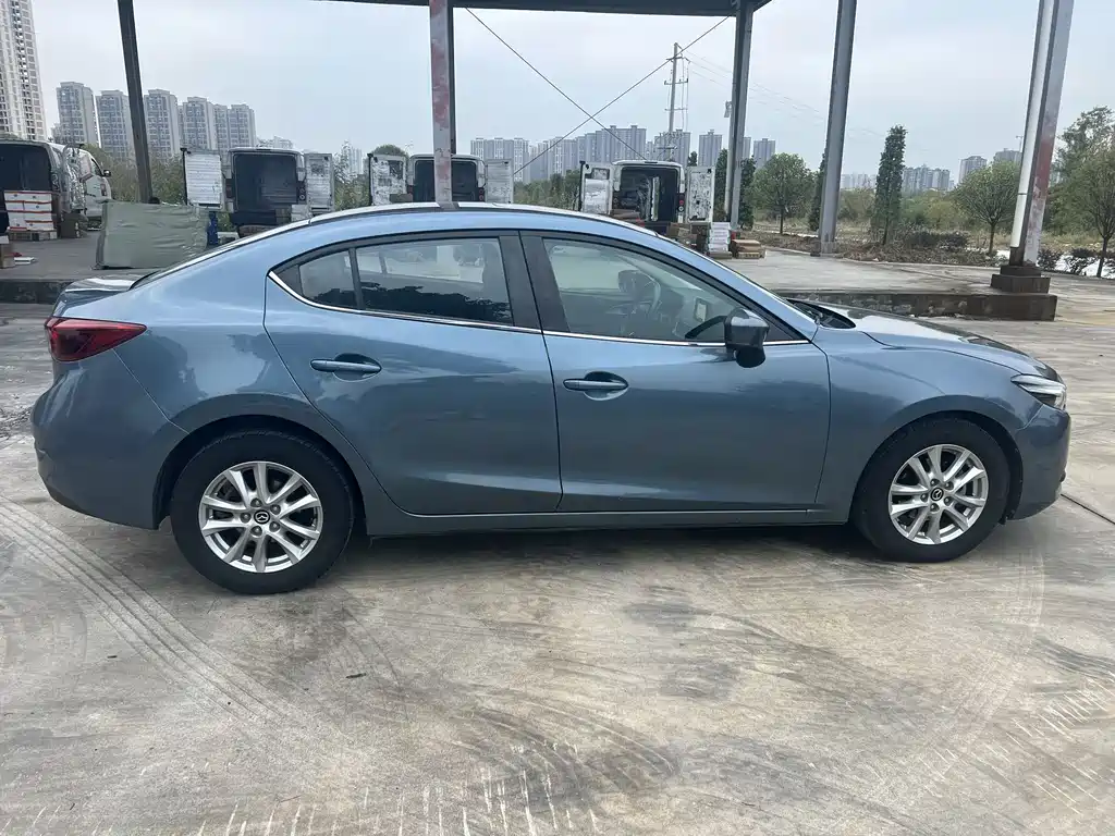 Mazda 3 Axela 2018 — фото 7