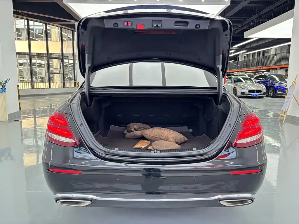Mercedes-Benz E-Class 2020 — фото 15