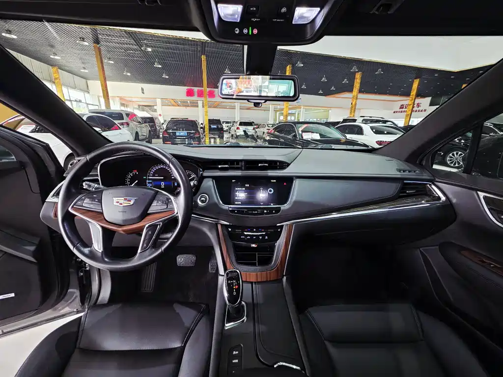 Cadillac XT5 2019 — фото 10