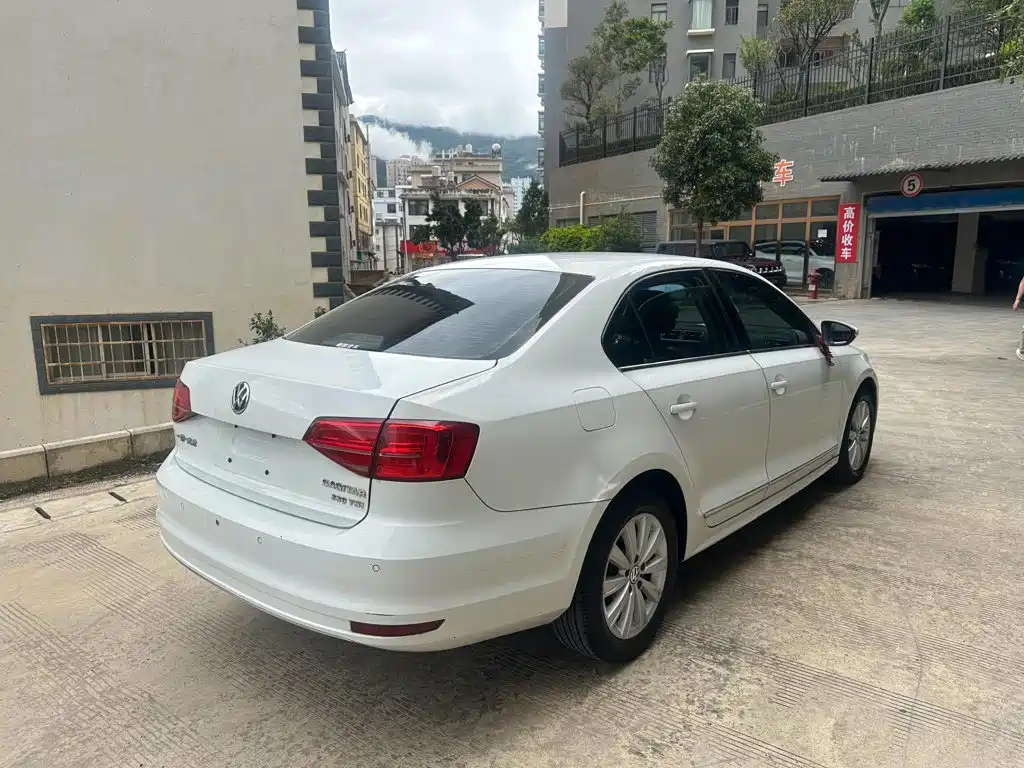 Volkswagen Sagitar 2016