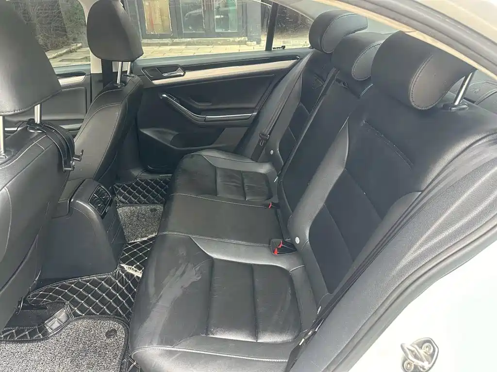 Volkswagen Sagitar 2016