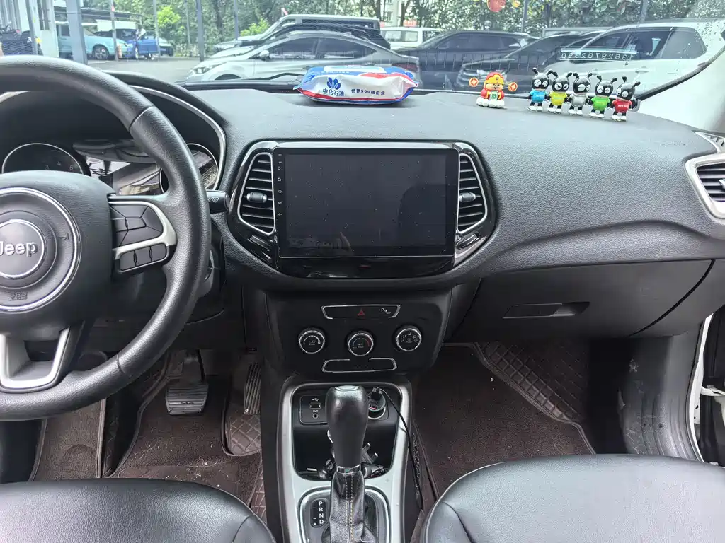 Jeep Compass 2018 — фото 10