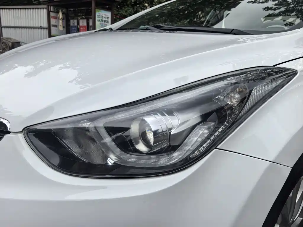Hyundai Elantra Langdong 2017 — фото 15