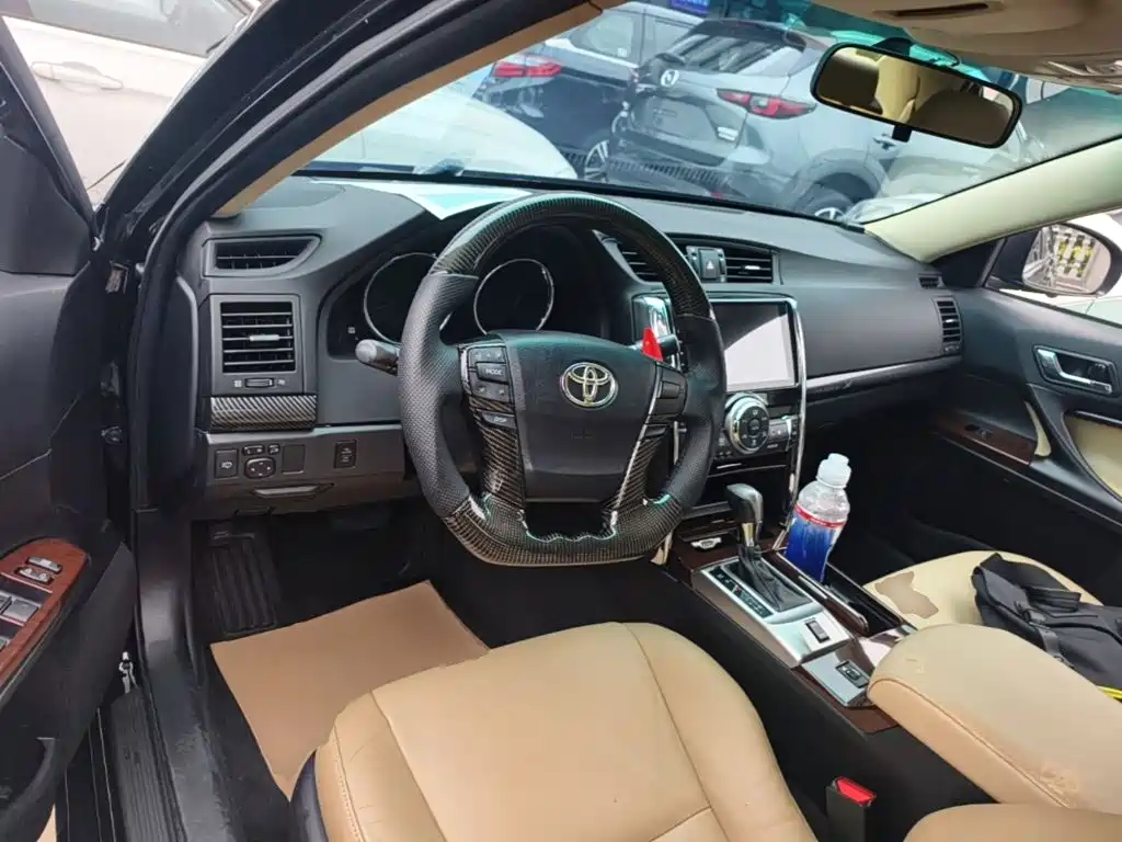 Toyota Reiz 2015 — фото 10