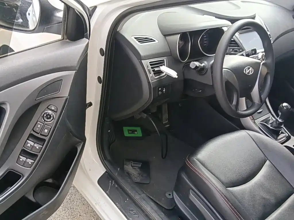 Hyundai Elantra Langdong 2015 — фото 16