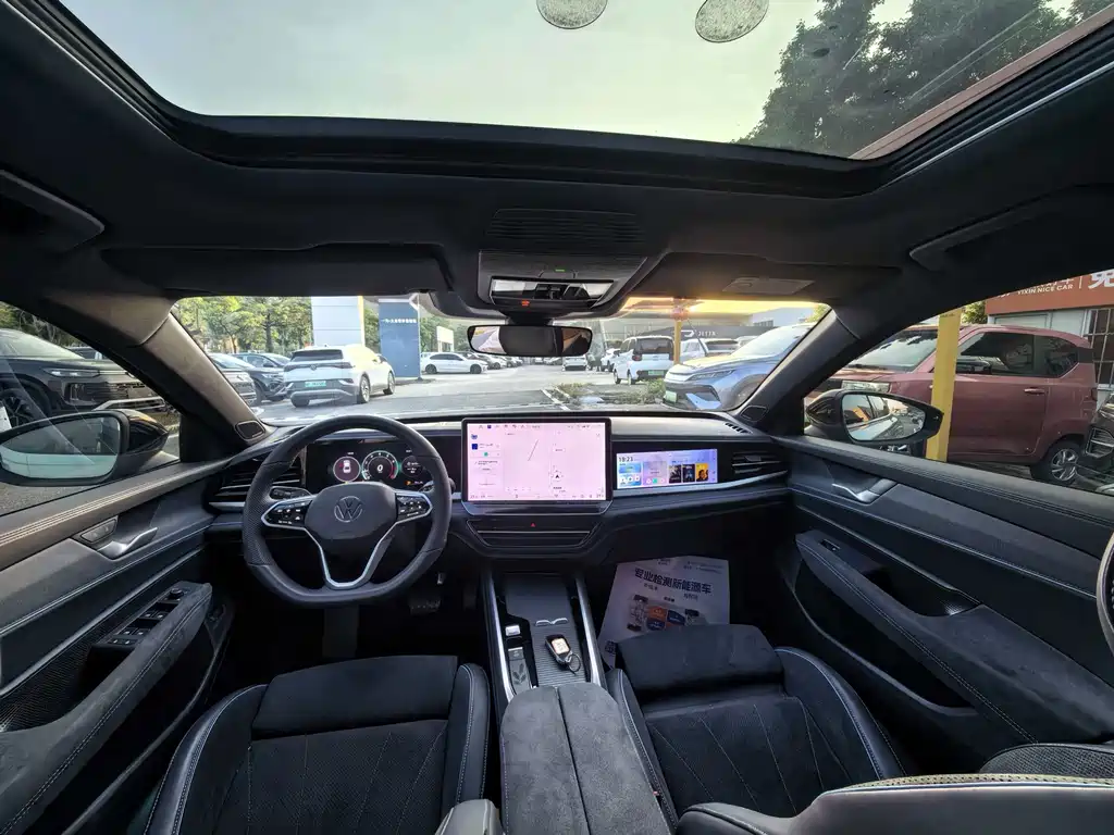 Volkswagen Passat 2024 — фото 13