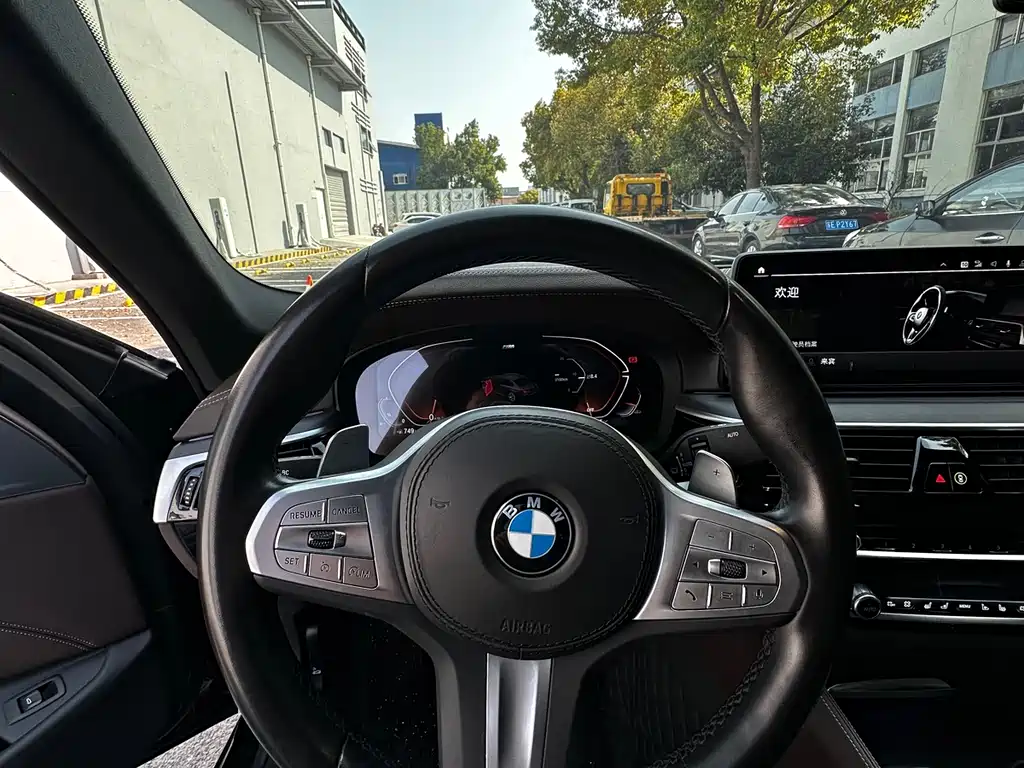 BMW 5 Series 2023 — фото 15
