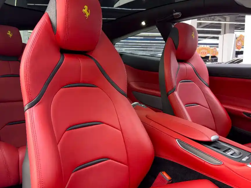 Ferrari GTC4Lusso 2019 — фото 12