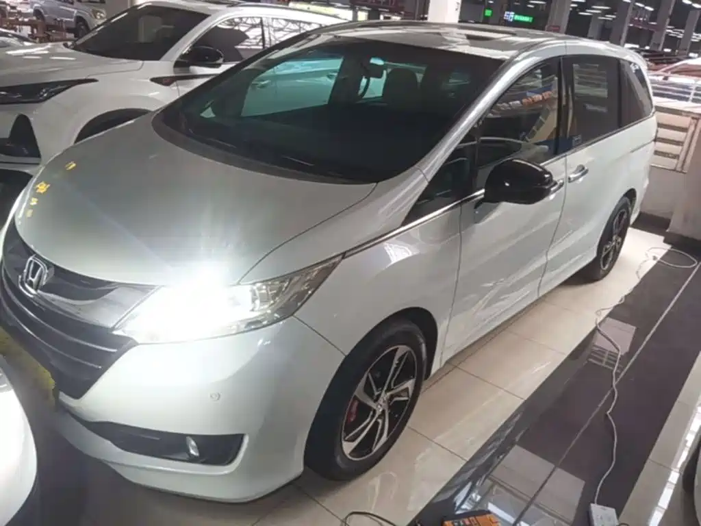 Honda Odyssey 2018 — фото 1