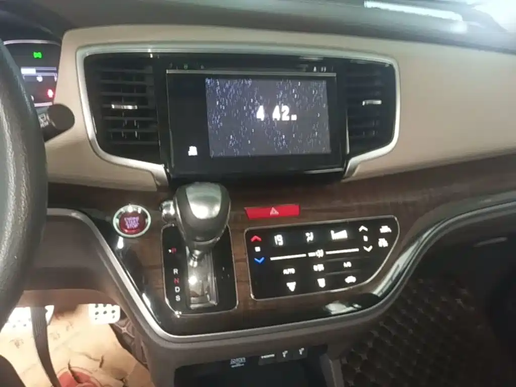 Honda Odyssey 2018 — фото 13