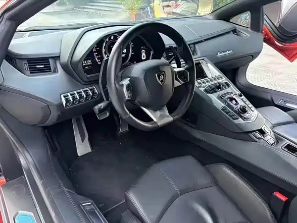 Lamborghini Aventador 2012