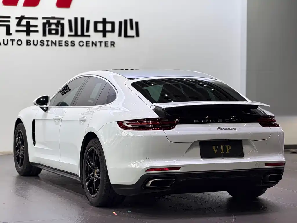 Porsche Panamera 2018 — фото 10