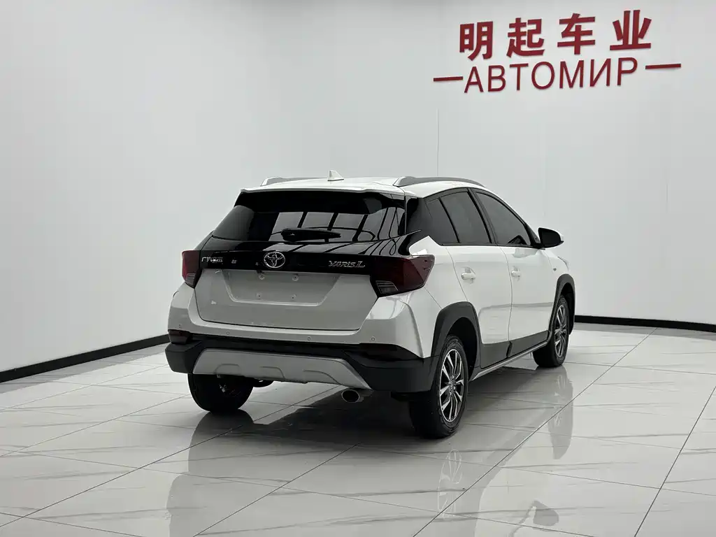 Toyota Yaris L 2022 — фото 9
