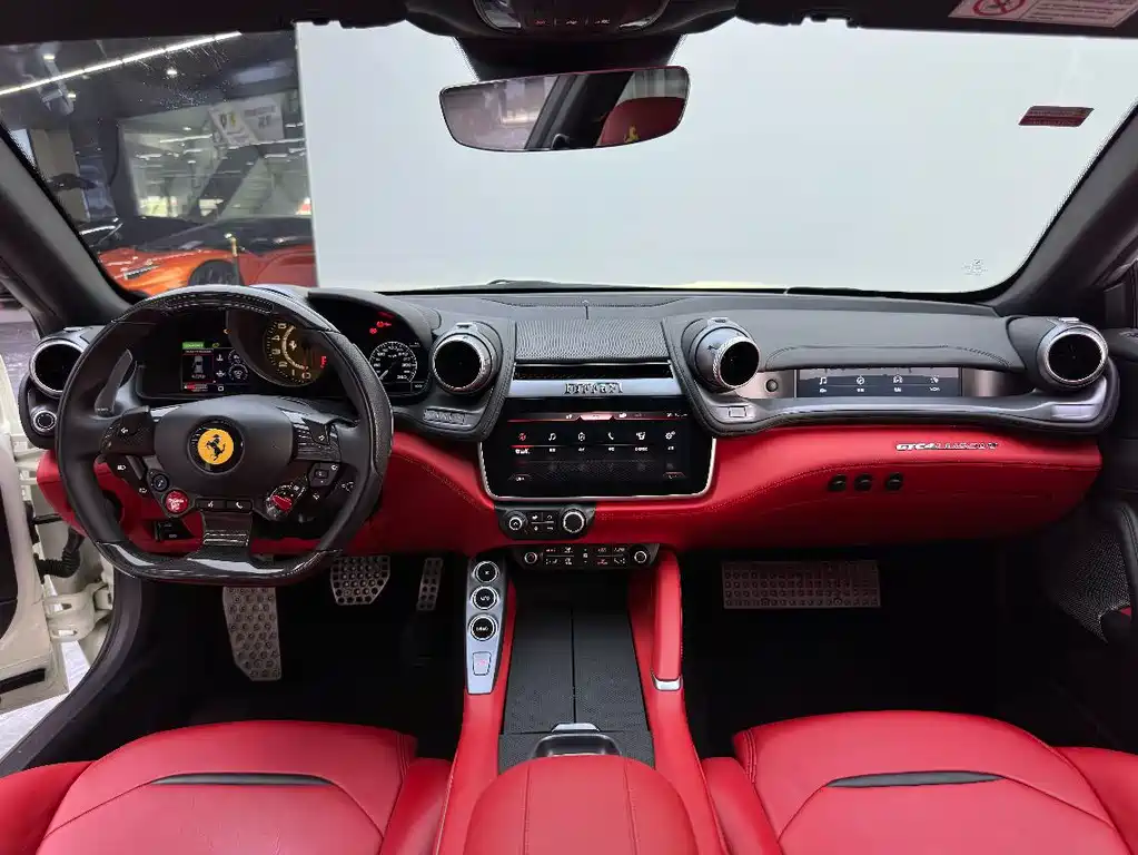 Ferrari GTC4Lusso 2019 — фото 23