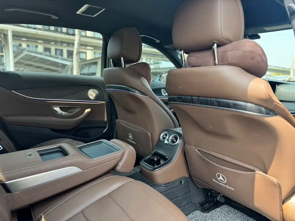 Mercedes-Benz E-Class 2023 — фото 15