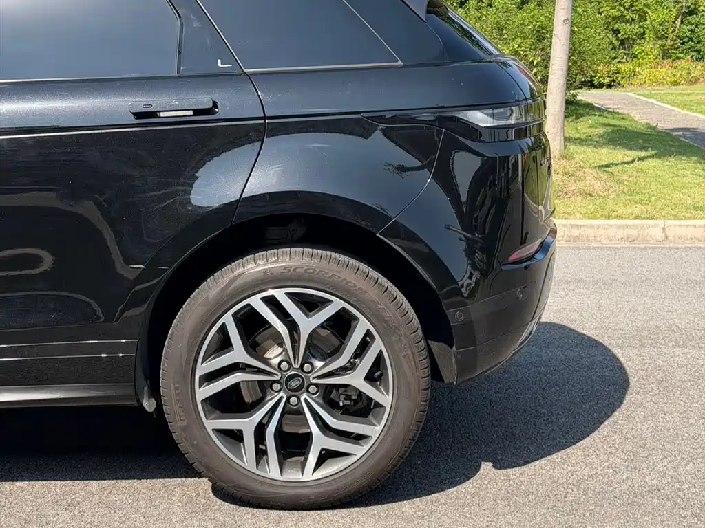 Land Rover Evoque 2023 — фото 6