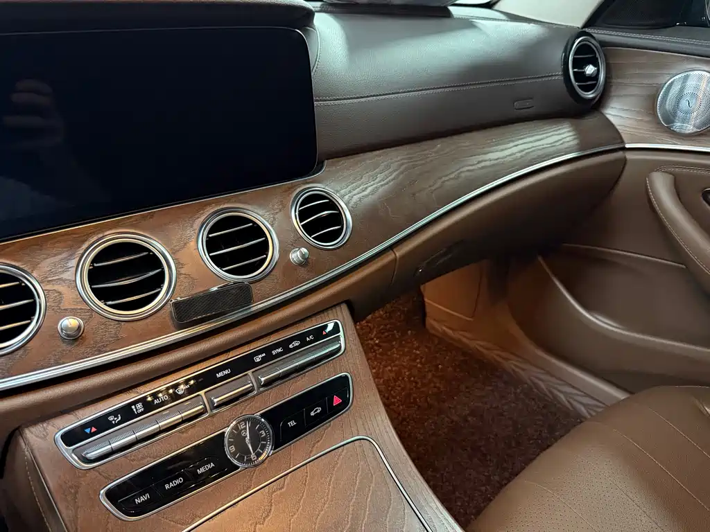 Mercedes-Benz E-Class 2020 — фото 6