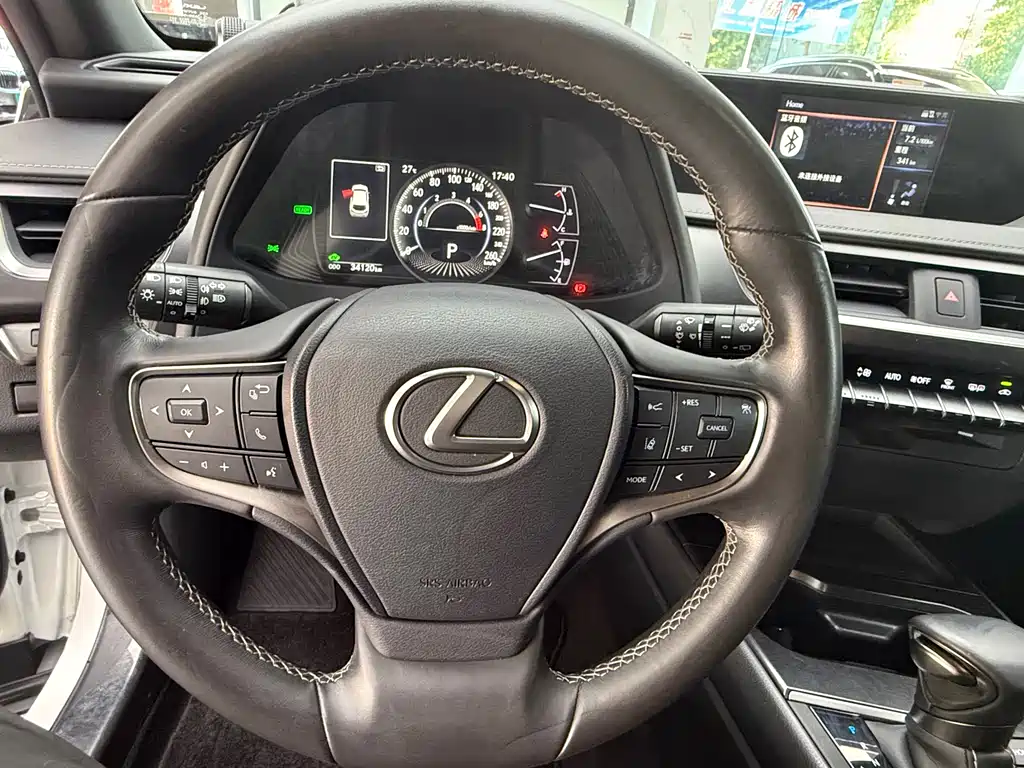 Lexus UX 2020 — фото 10