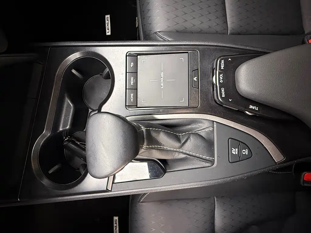 Lexus UX 2020 — фото 12