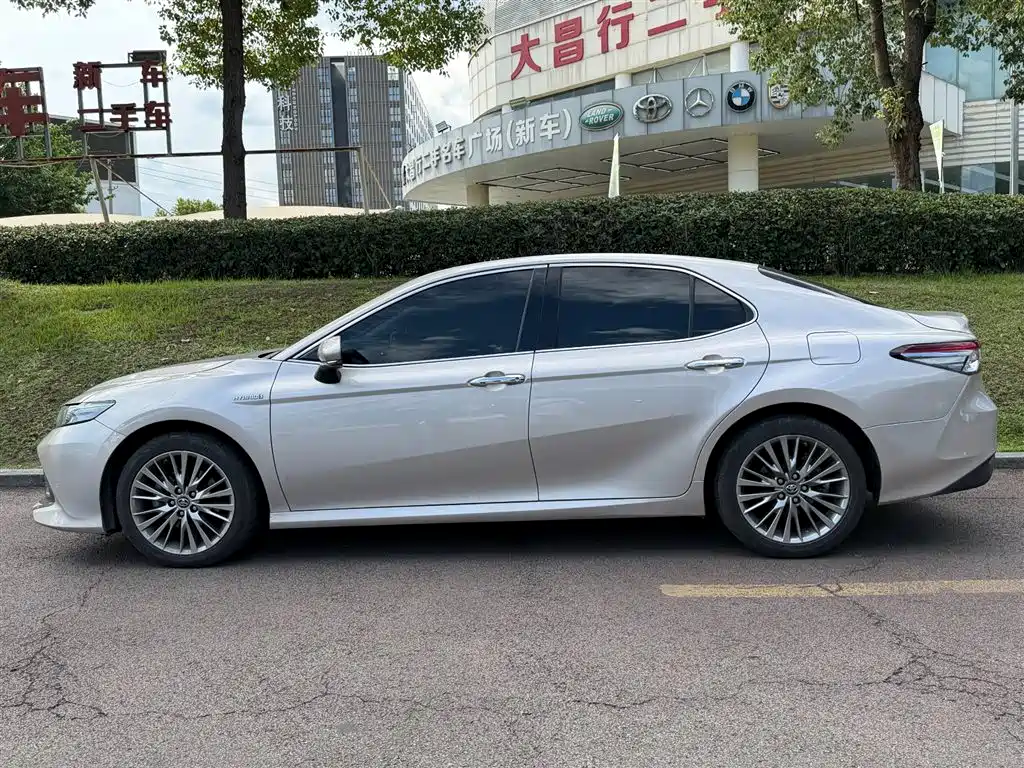 Toyota Camry 2019