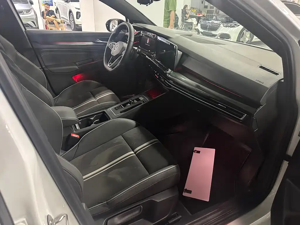 Volkswagen Golf 2024