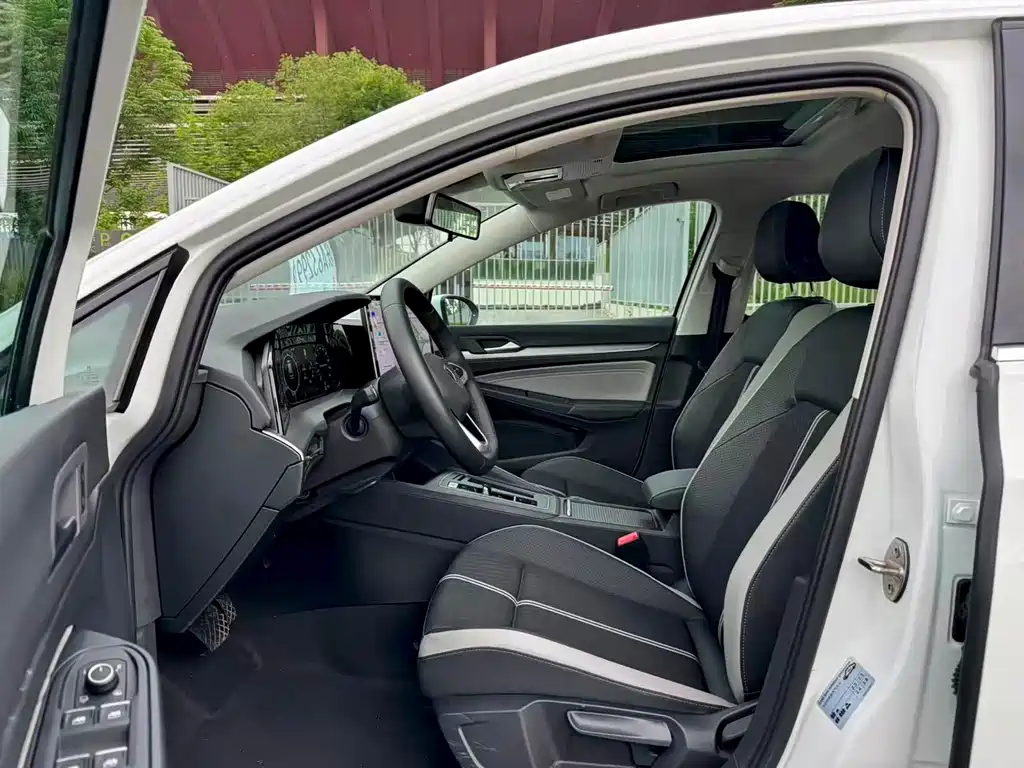 Volkswagen Golf 2025