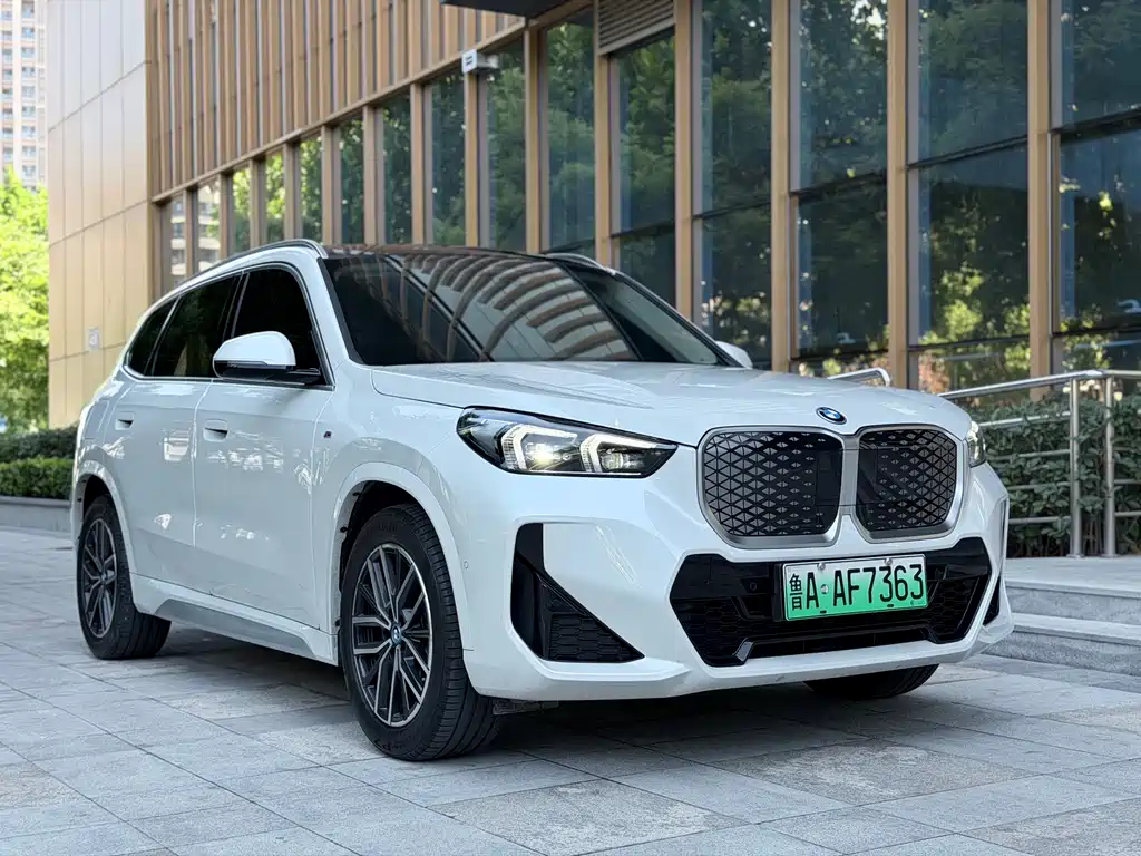 BMW iX1 2025