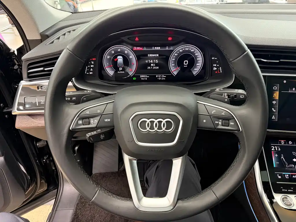 Audi Q7 2021 — фото 17
