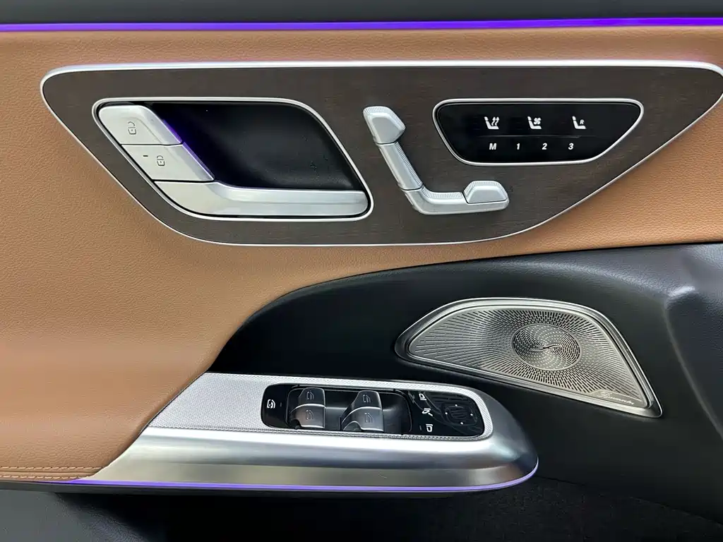 Mercedes-Benz E-Class 2025 — фото 18
