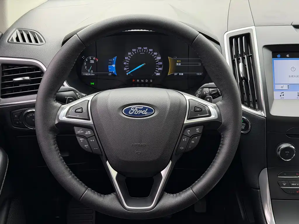 Ford Edge 2019 — фото 15