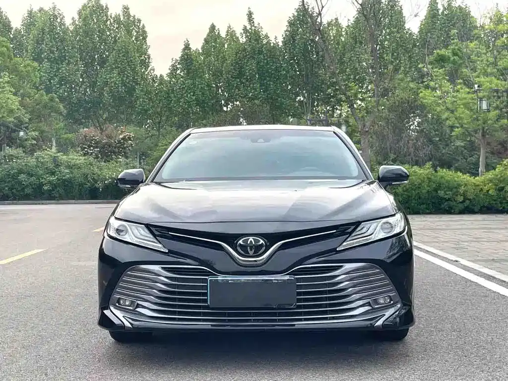 Toyota Camry 2021 — фото 2