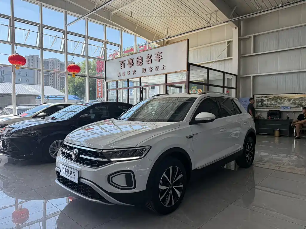 Volkswagen T-Roc 2023 — фото 1