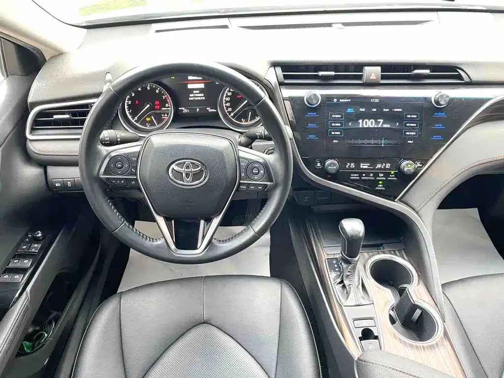 Toyota Camry 2021 — фото 9