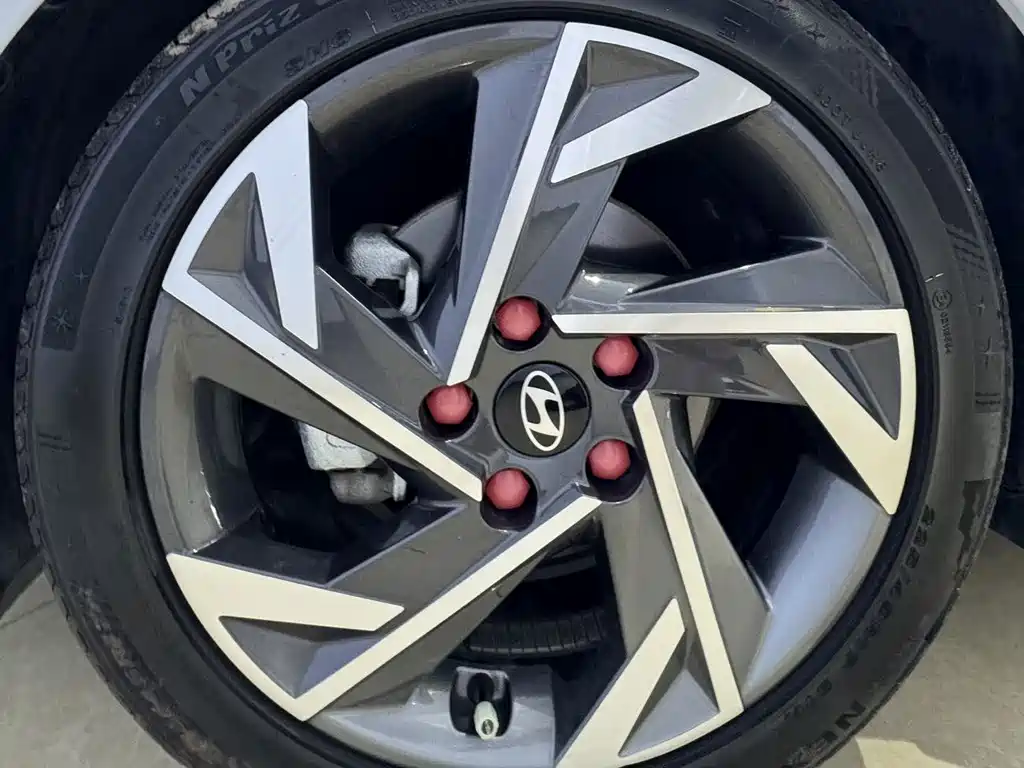 Hyundai Elantra 2023 — фото 24