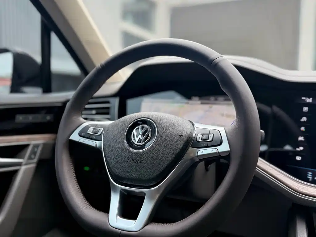 Volkswagen Touareg 2020 — фото 3
