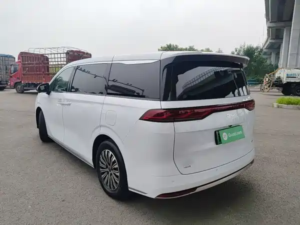 BYD M9 2026