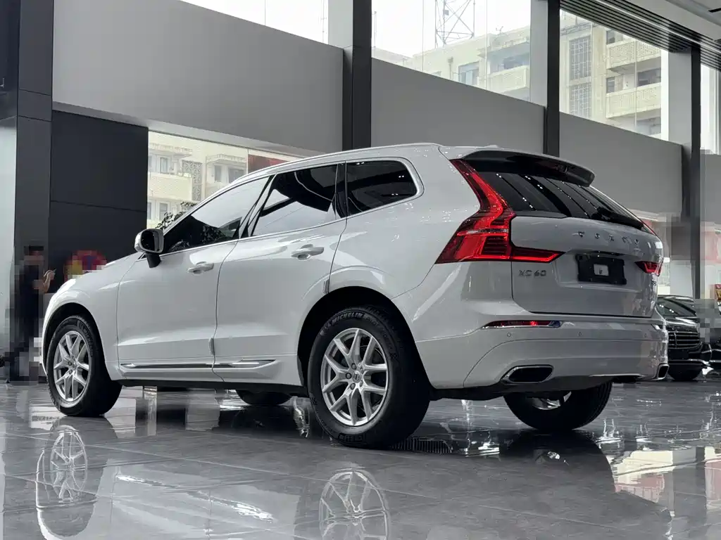 Volvo XC60 2020 — фото 8