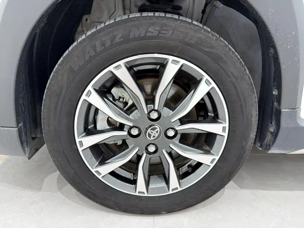 Toyota Yaris L 2022 — фото 17