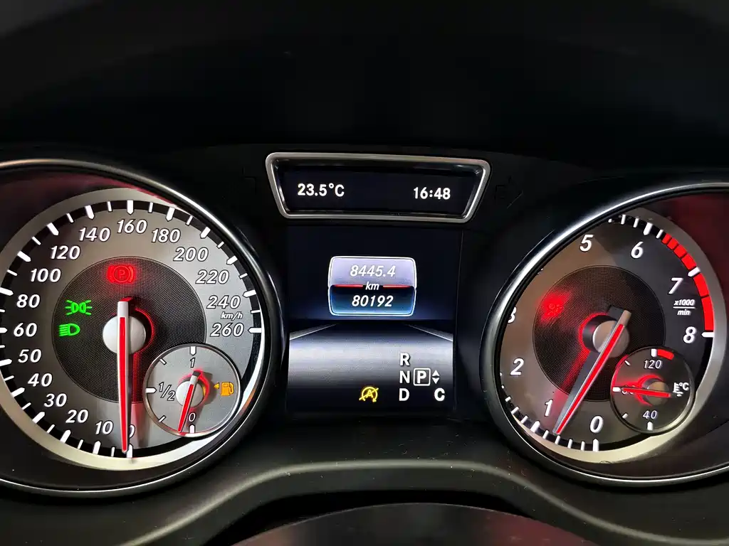 Mercedes-Benz GLA 2016 — фото 18