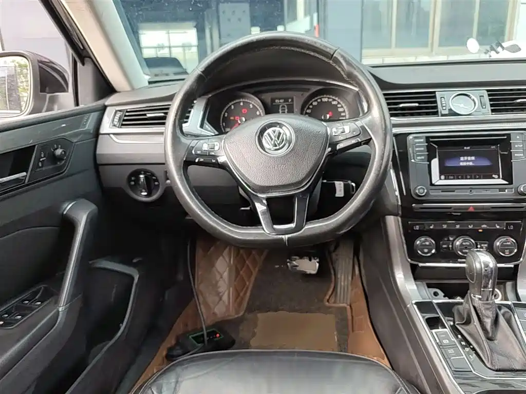 Volkswagen Passat 2016 — фото 11