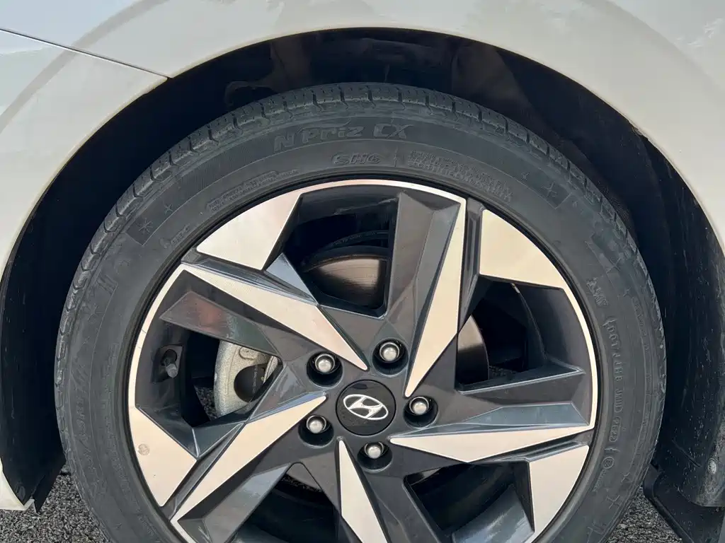 Hyundai Elantra 2023 — фото 15