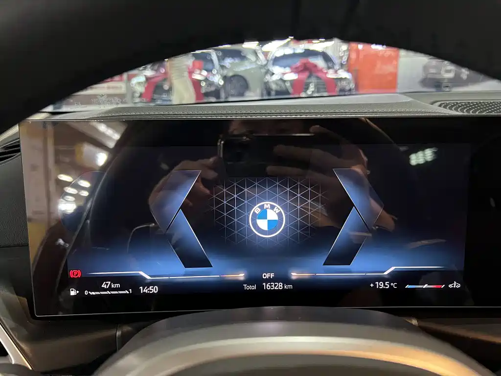 BMW 3 Series 2025 — фото 10