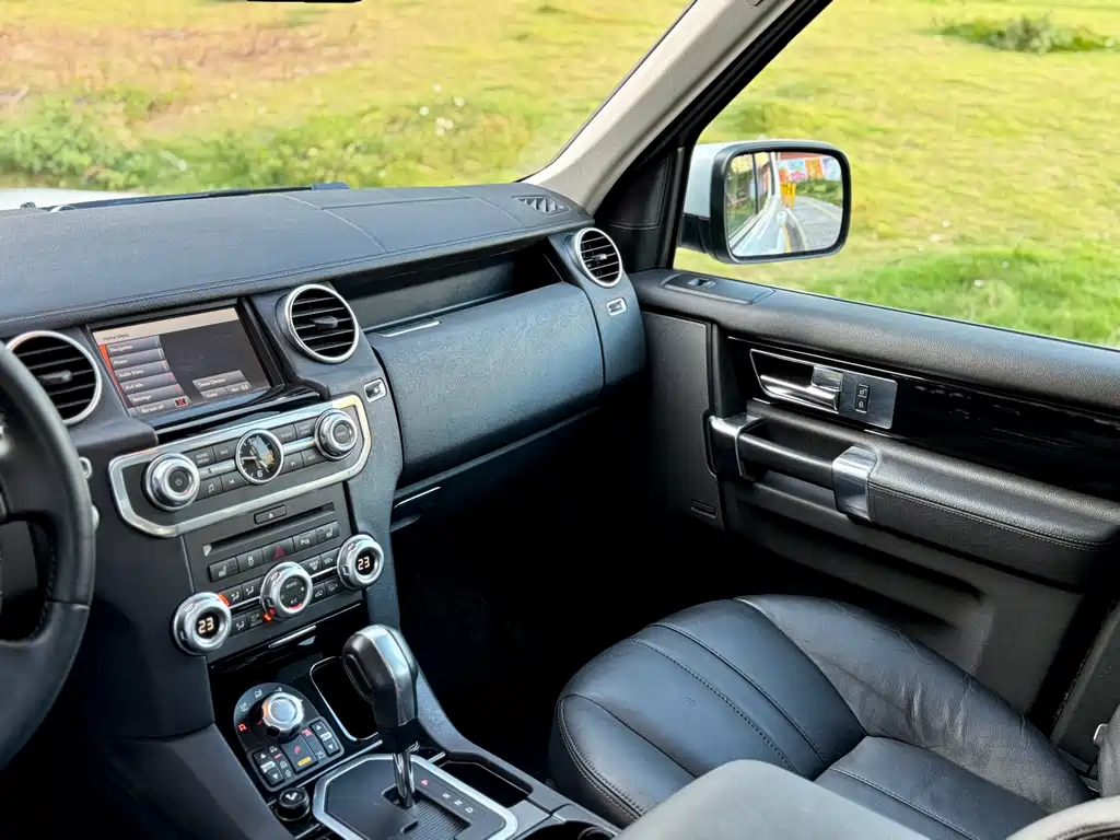 Land Rover Discovery 2011 — фото 15