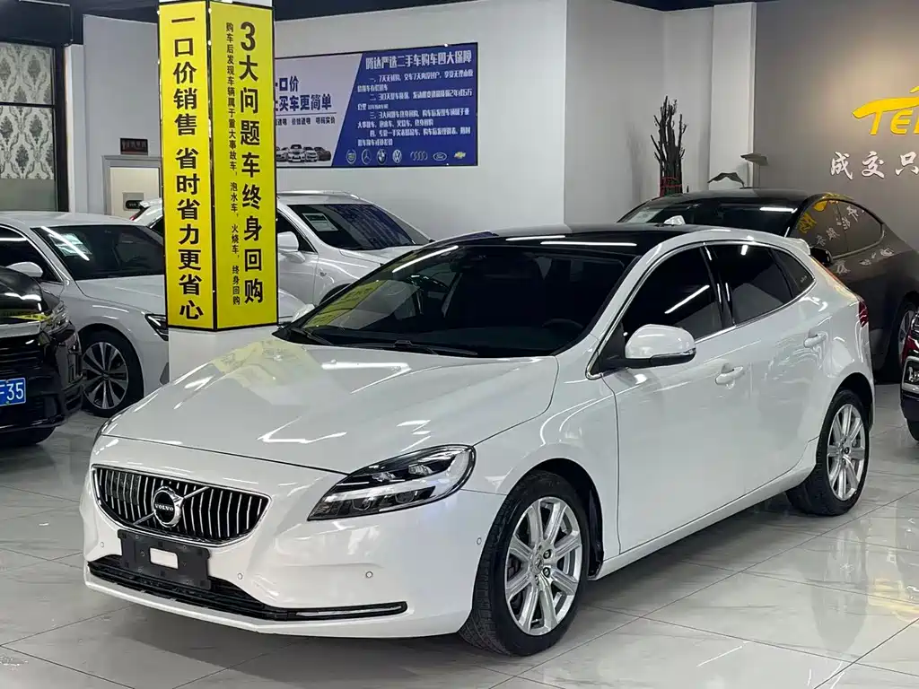 Volvo V40 2018 — фото 1